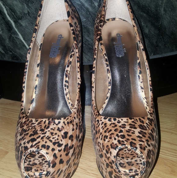 Shoes - Picture 2 of 3